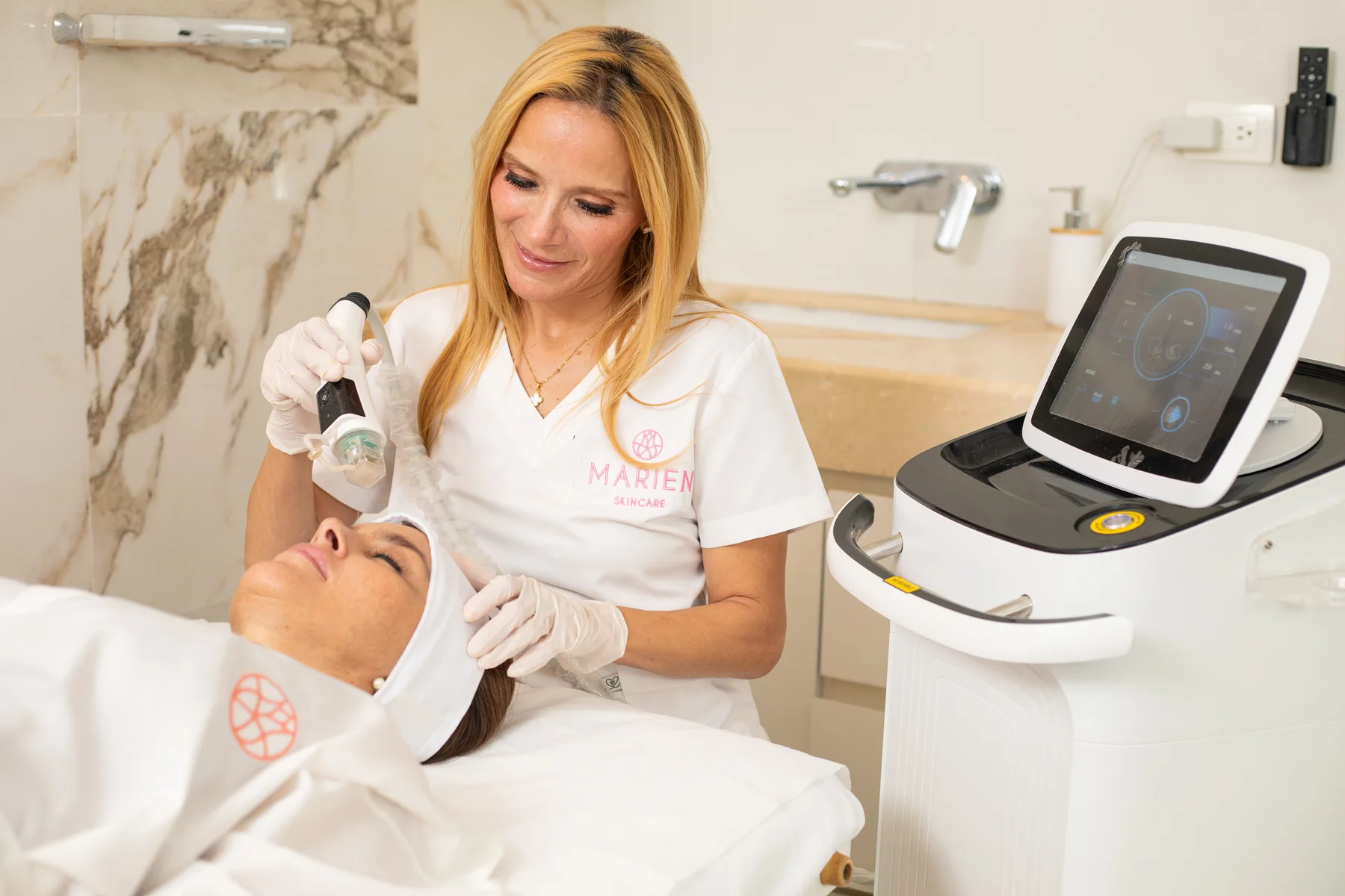 Radiofrecuencia facial en Marien Skincare Mérida